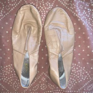 Contemporary dance shoes